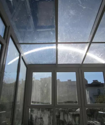 Fólie Master 80XC – externí protisluneční zrcadlová fólie na světlíky a plexi