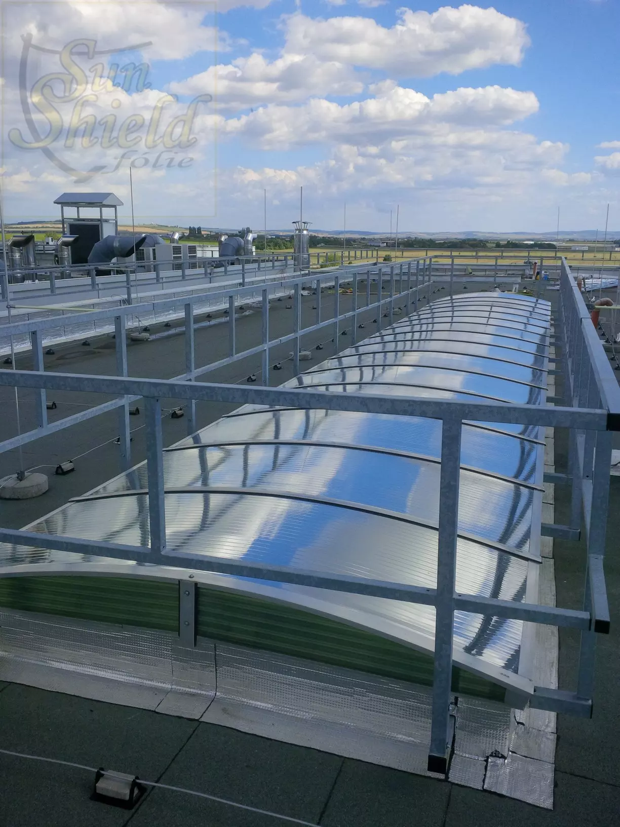 Fólie Master 80XC – externí protisluneční zrcadlová fólie na světlíky a plexi