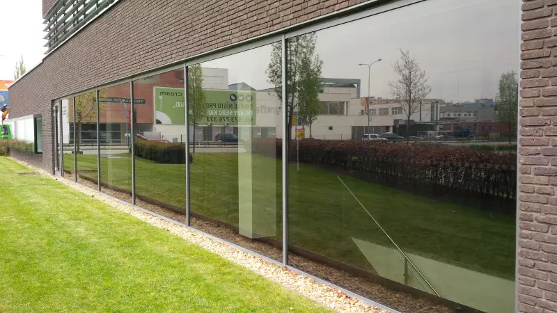 Fólie Natural 65XC – externí protisluneční kouřová fólie 