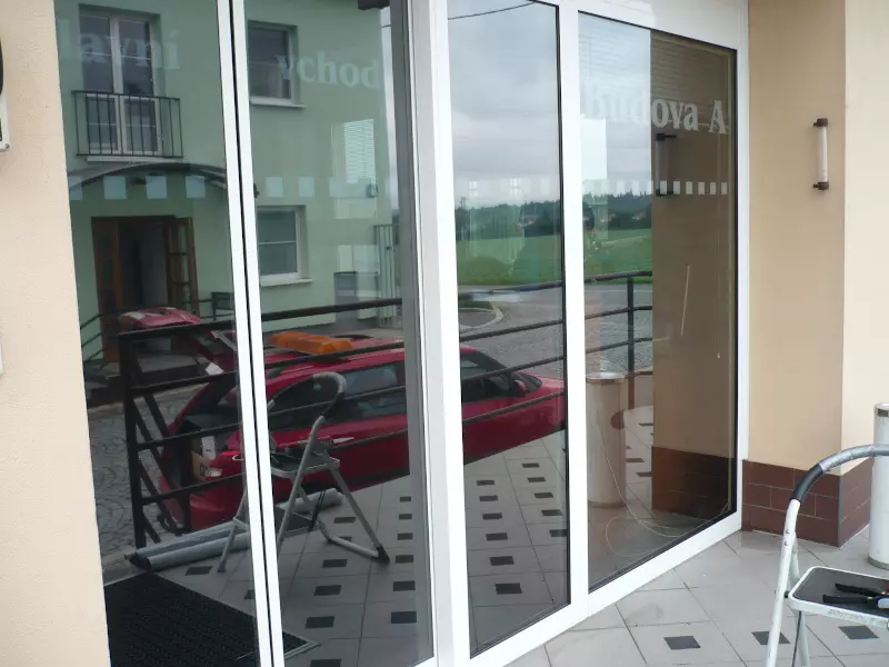 Fólie Natural 65XC – externí protisluneční kouřová fólie 