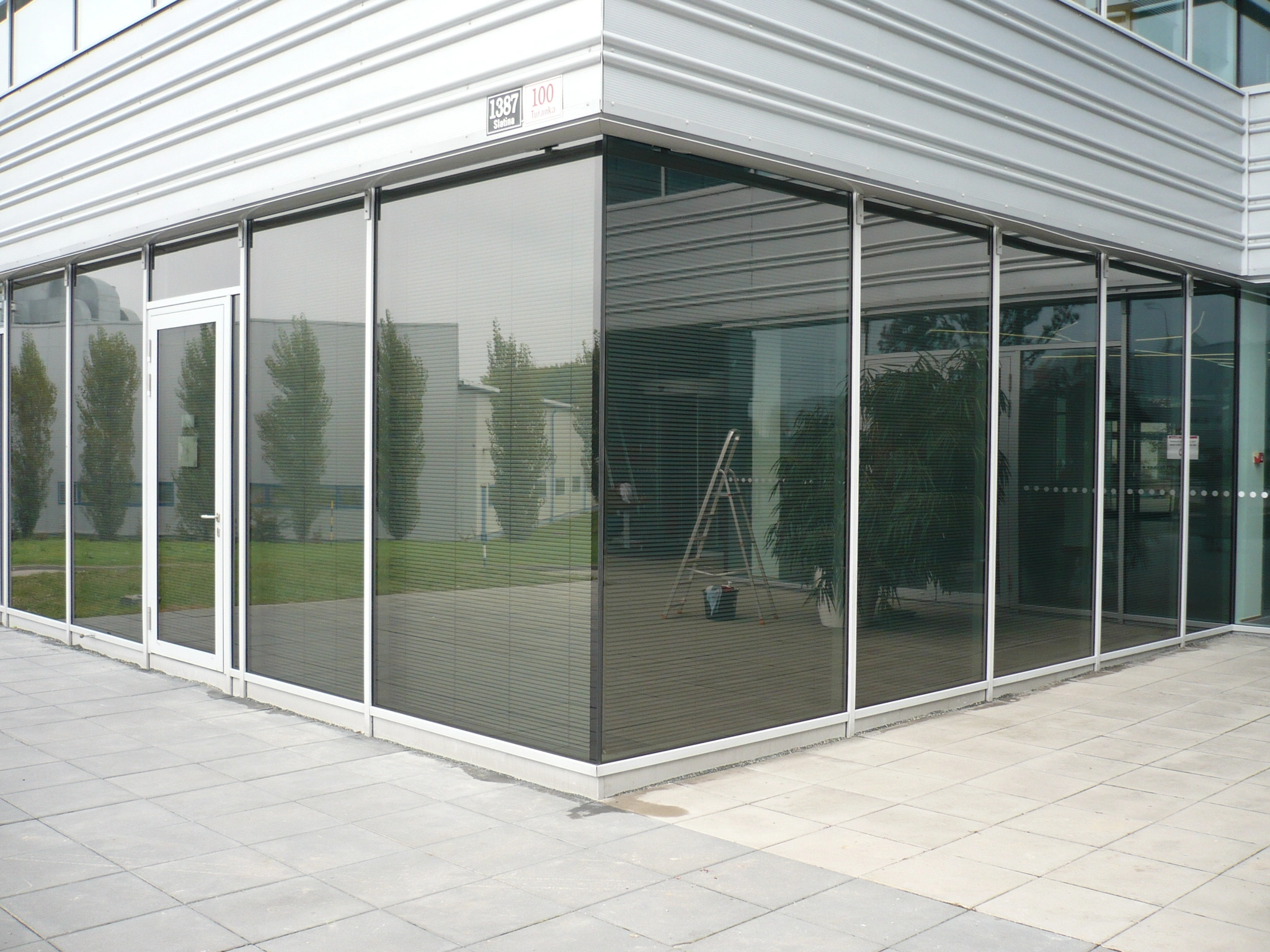 Fólie Natural 65XC – externí protisluneční kouřová fólie 